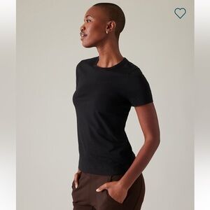 Athleta Outbound Tee. Black. Medium.